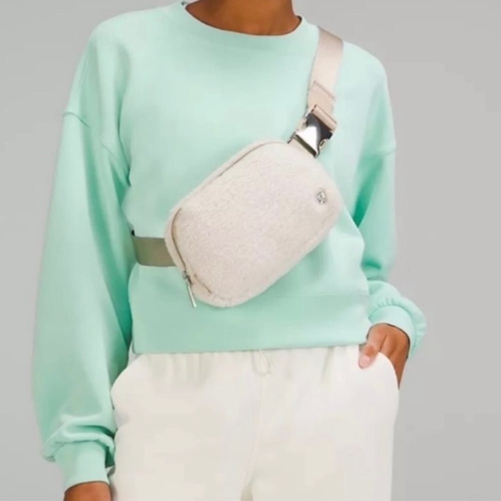 NWT Wear Everywhere Lululemon Belt Bag - Picture 9 of 9